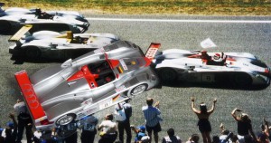 Le Mans 2000: Zielankunft und Onyx-Modell des Siegers