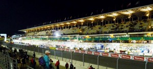 Le Mans 2013: Tribünen und Pits bei Nacht