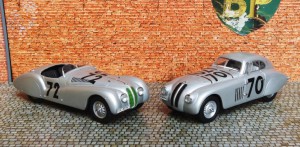 BMW 328 Mille Miglia 1940, Modelle von Schuco: rechts das Touring Coupé (Siegerfahrzeug)