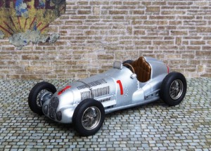 Mercedes-Benz W125 (Donington 1937, Caracciola) (auf Basis des Brumm-Diecast-Modells)